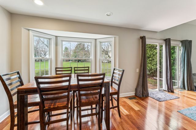 1426 W Sapphire Drive, Hoffman Estates, IL 60192