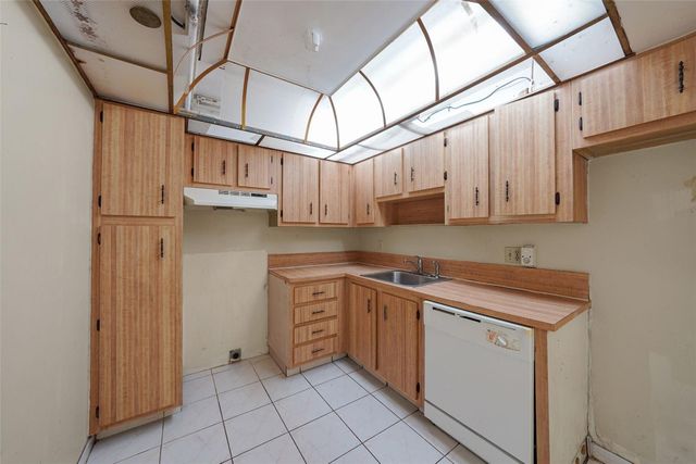 1300 Saint Charles Place 507, Pembroke Pines, FL 33026