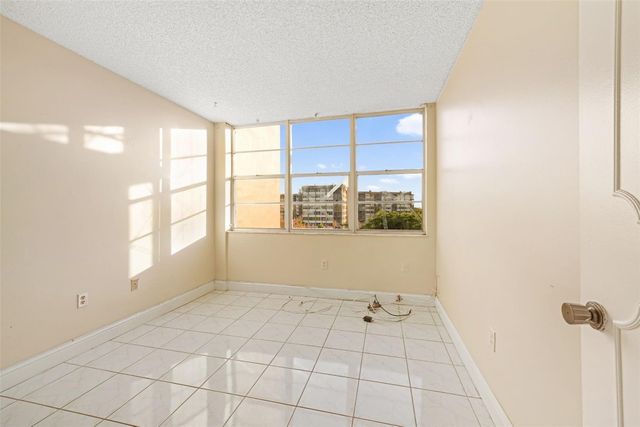 1300 Saint Charles Place 507, Pembroke Pines, FL 33026