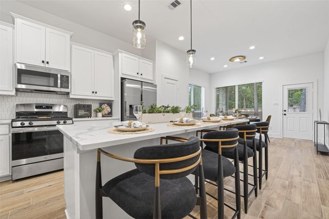 321 Mullins Court, Montgomery, TX 77316