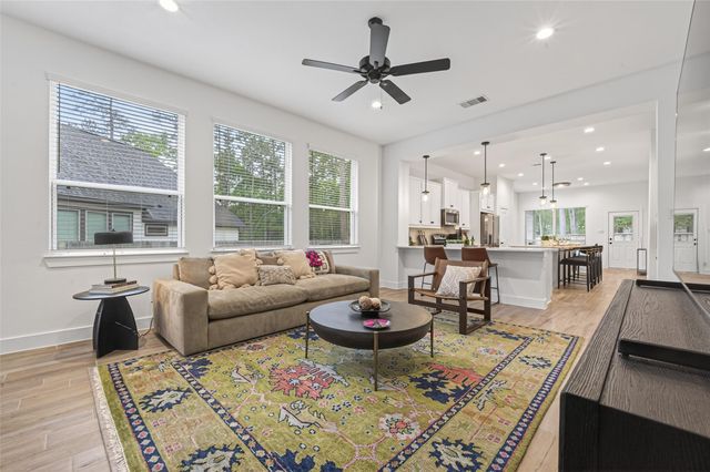 321 Mullins Court, Montgomery, TX 77316