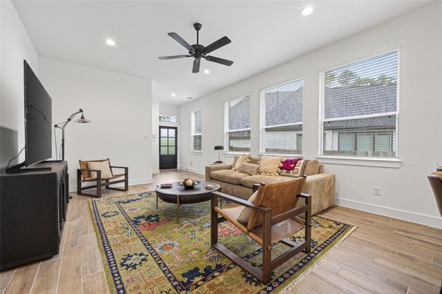 321 Mullins Court, Montgomery, TX 77316