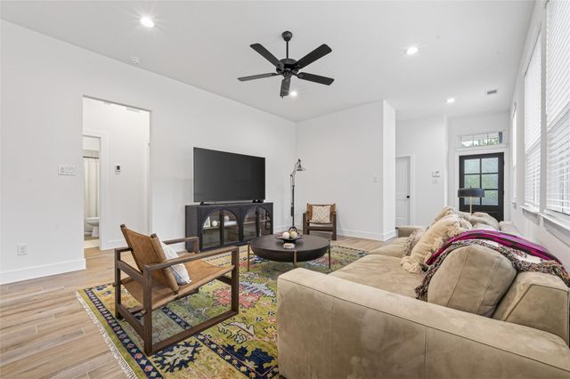 321 Mullins Court, Montgomery, TX 77316