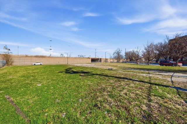 6848 S Anthony Avenue, Chicago, IL 60637