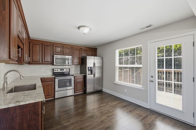 121 Pledge Ct, La Vergne, TN 37086