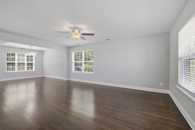 121 Pledge Ct, La Vergne, TN 37086