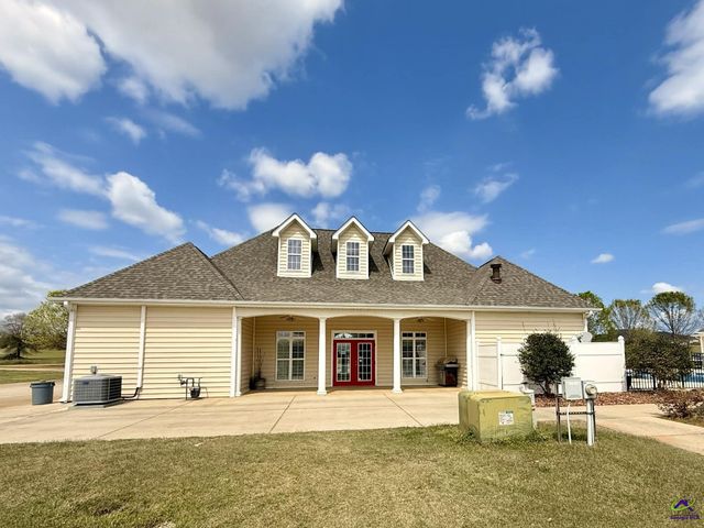 357 Spyglass Hill Drive, Perry, GA 31069
