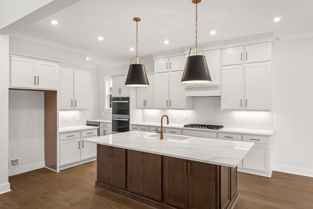 7300 Woodwick Dr, Fairview, TN 37062