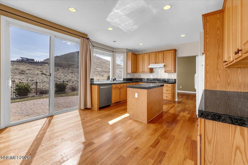 Image 16 of property listing at 2910 Deer Run Drive, Reno, NV 89509