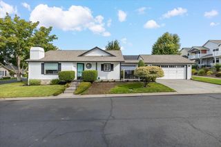 3555 South Village Drive, Medford, OR 97504