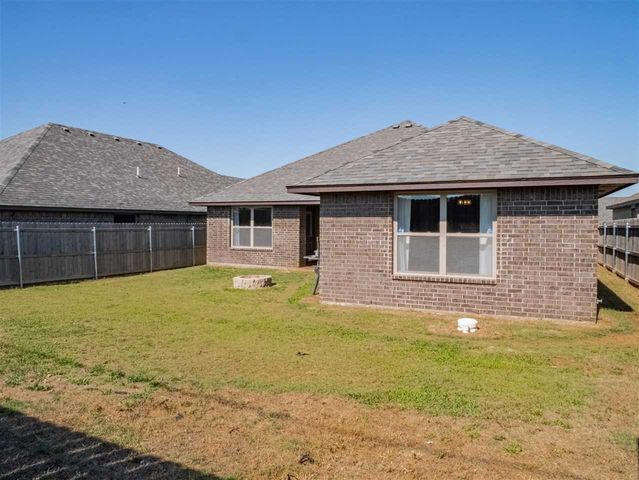 2136 SW 43rd Street, Lawton, OK 73505