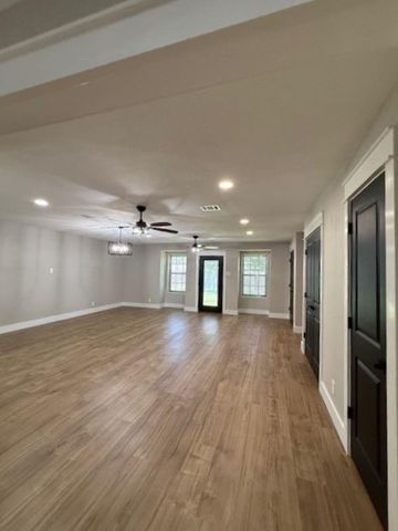 674 Meadowgreen Drive, Port Neches, TX 77651