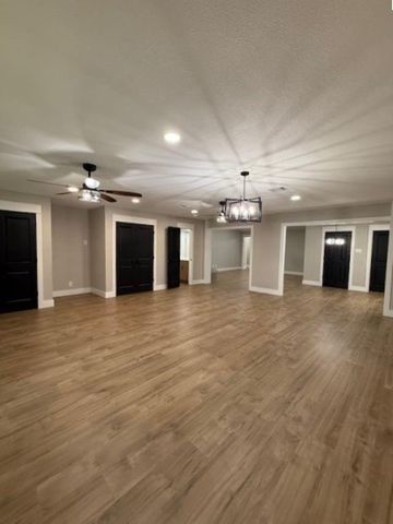 674 Meadowgreen Drive, Port Neches, TX 77651