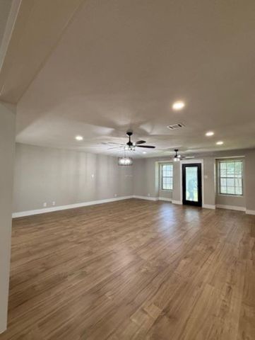 674 Meadowgreen Drive, Port Neches, TX 77651