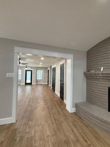 674 Meadowgreen Drive, Port Neches, TX 77651