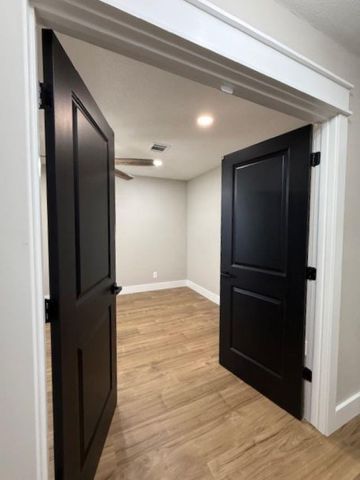 674 Meadowgreen Drive, Port Neches, TX 77651