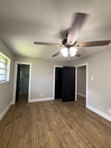 674 Meadowgreen Drive, Port Neches, TX 77651