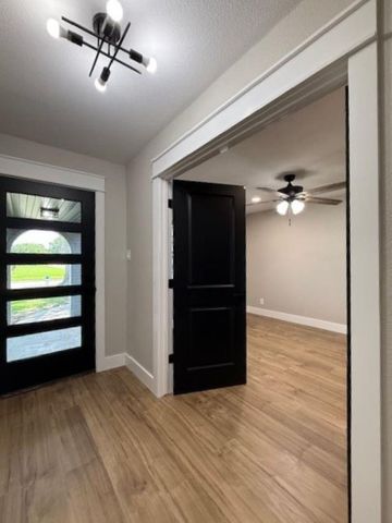 674 Meadowgreen Drive, Port Neches, TX 77651