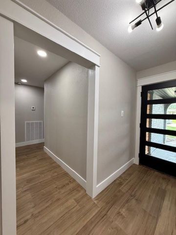 674 Meadowgreen Drive, Port Neches, TX 77651