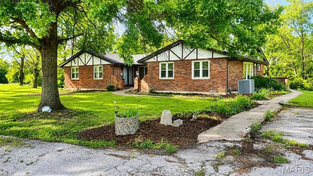2371 Holtgrewe Road, Washington, MO 63090