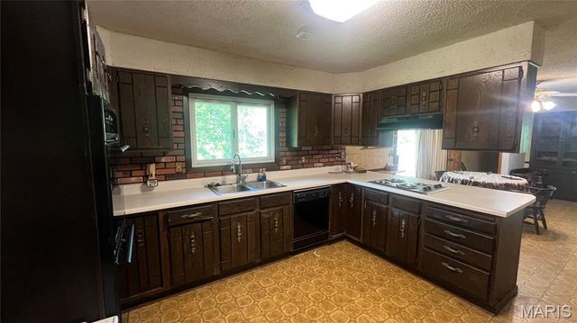 2371 Holtgrewe Road, Washington, MO 63090