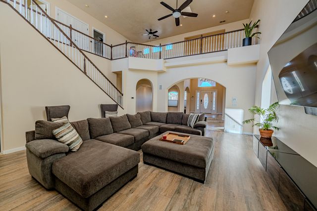 2304 La Vista Court NW, Albuquerque, NM 87120