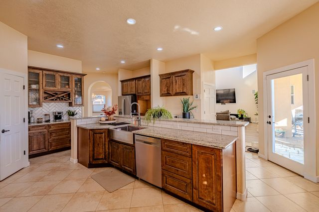 2304 La Vista Court NW, Albuquerque, NM 87120