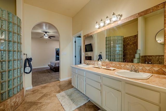 2304 La Vista Court NW, Albuquerque, NM 87120