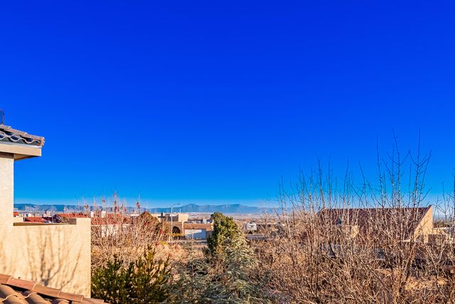 2304 La Vista Court NW, Albuquerque, NM 87120