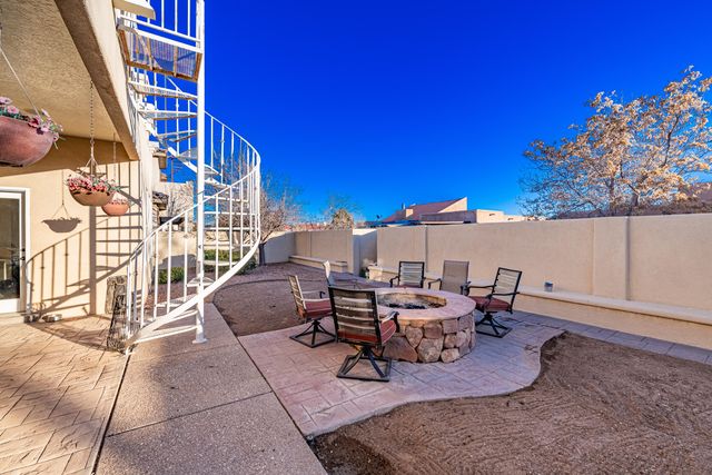 2304 La Vista Court NW, Albuquerque, NM 87120