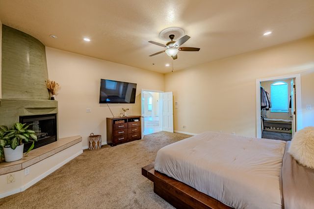 2304 La Vista Court NW, Albuquerque, NM 87120