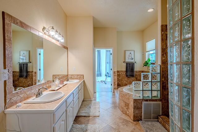 2304 La Vista Court NW, Albuquerque, NM 87120