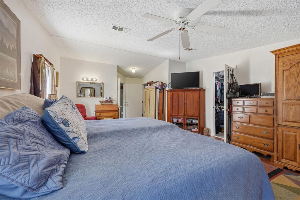 Image 18 of property listing at 1131 SW 166TH STREET, Newberry, FL 32669