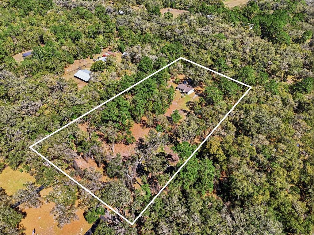 Image 5 of property listing at 1131 SW 166TH STREET, Newberry, FL 32669