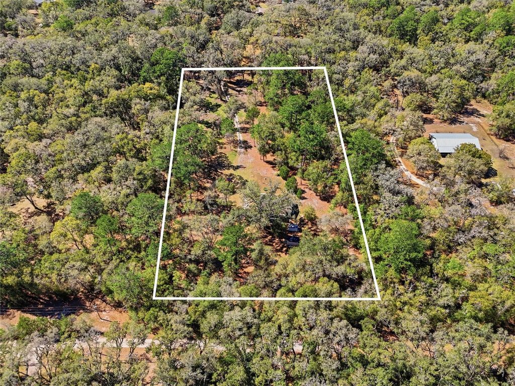 Image 9 of property listing at 1131 SW 166TH STREET, Newberry, FL 32669