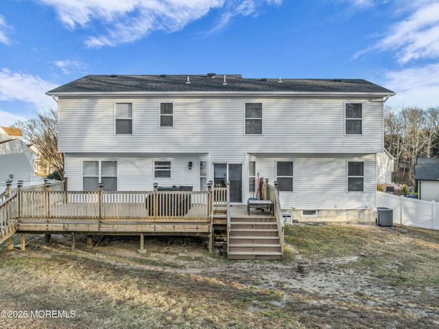 144 Lakeview Court, Toms River, NJ 08753