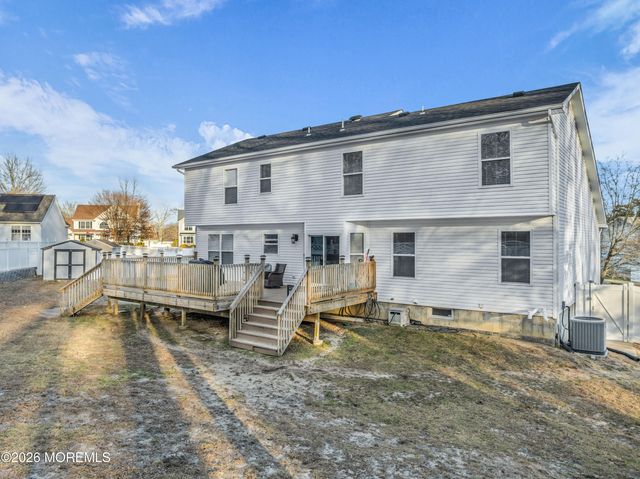 144 Lakeview Court, Toms River, NJ 08753