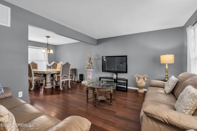 144 Lakeview Court, Toms River, NJ 08753