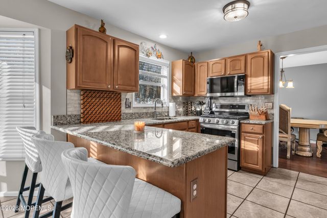 144 Lakeview Court, Toms River, NJ 08753