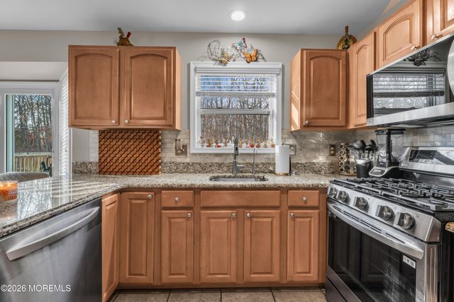 144 Lakeview Court, Toms River, NJ 08753