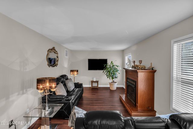 144 Lakeview Court, Toms River, NJ 08753