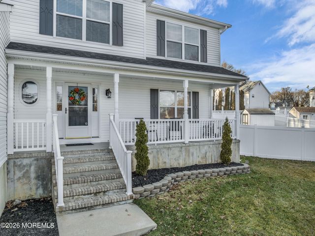 144 Lakeview Court, Toms River, NJ 08753