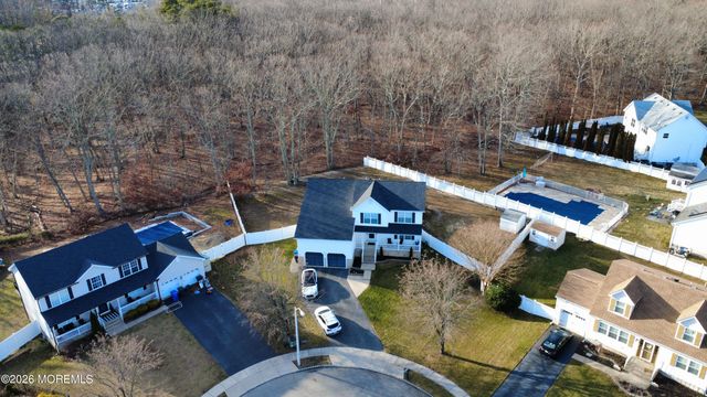 144 Lakeview Court, Toms River, NJ 08753
