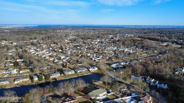 144 Lakeview Court, Toms River, NJ 08753