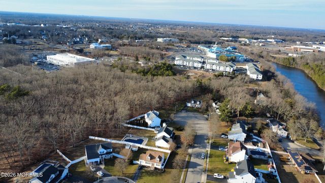 144 Lakeview Court, Toms River, NJ 08753