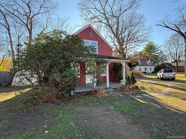182 Maple Hill Road, Huntington, NY 11743