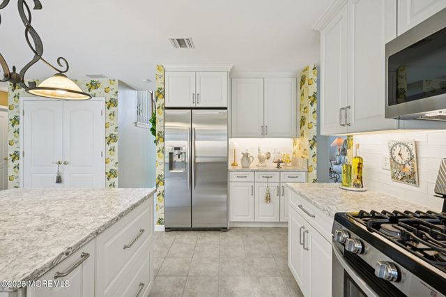 21 Orchid Lane, Barnegat, NJ 08005