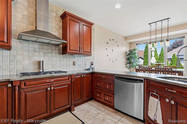 53146 Michael Drive, New Baltimore, MI 48047