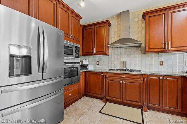 53146 Michael Drive, New Baltimore, MI 48047