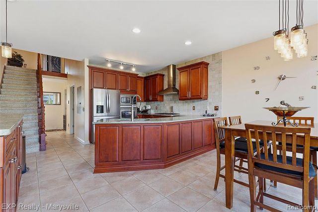 53146 Michael Drive, New Baltimore, MI 48047